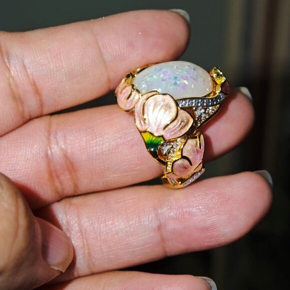 Vintage Style Large Oval Opal Ring - Picture 4 of 6